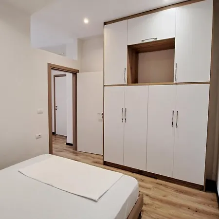 Rraku Apartment *