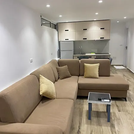 Rraku Apartment